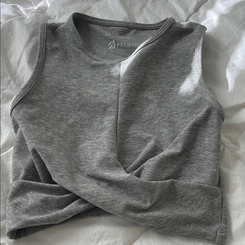 Beyond yoga peloton crop twist tank size XS